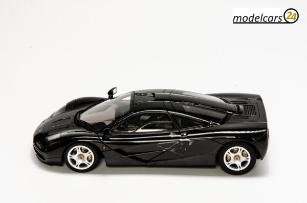 AUTOart McLaren F1 schwarz – Bild 4
