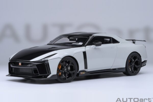AUTOart NISSAN GT-R50 by ITALDESIGN (METALLIC WHITE/BLACK) – Bild 12
