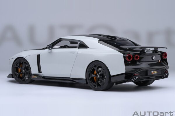 AUTOart NISSAN GT-R50 by ITALDESIGN (METALLIC WHITE/BLACK) – Bild 11