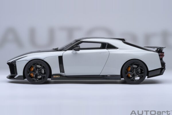 AUTOart NISSAN GT-R50 by ITALDESIGN (METALLIC WHITE/BLACK) – Bild 10