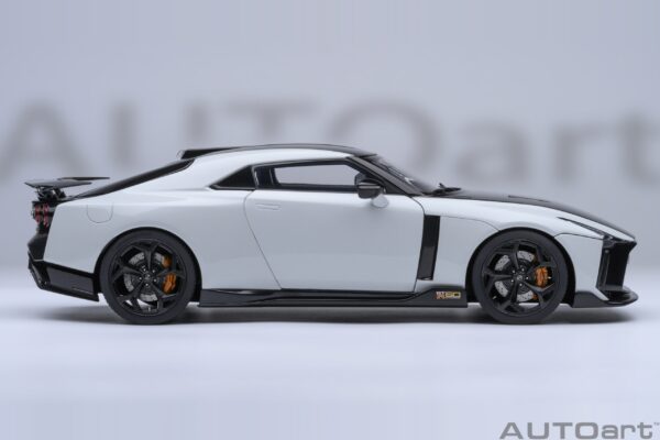 AUTOart NISSAN GT-R50 by ITALDESIGN (METALLIC WHITE/BLACK) – Bild 9