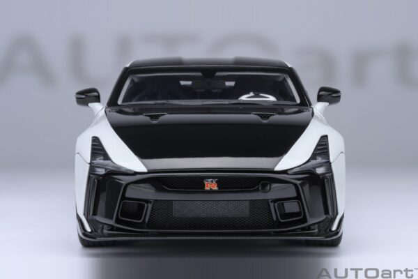 AUTOart NISSAN GT-R50 by ITALDESIGN (METALLIC WHITE/BLACK) – Bild 8