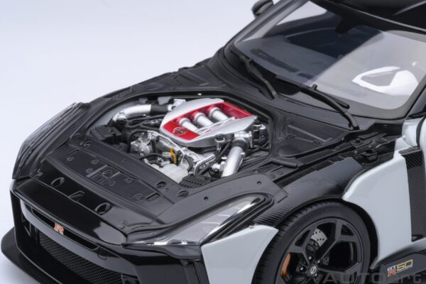 AUTOart NISSAN GT-R50 by ITALDESIGN (METALLIC WHITE/BLACK) – Bild 2