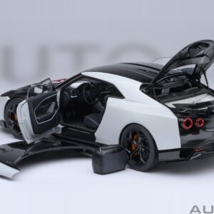 AUTOart NISSAN GT-R50 by ITALDESIGN (METALLIC WHITE/BLACK)