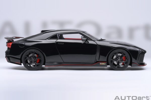 AUTOart NISSAN GT-R50 by ITALDESIGN (BLACK/MATT BLACK) – Bild 9