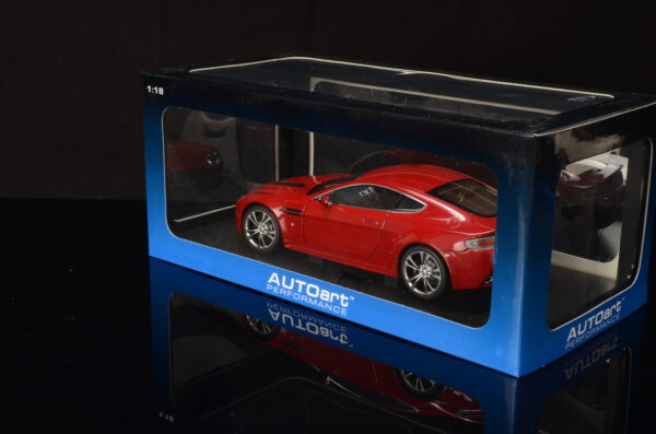 AUTOart Aston Martin V12 Vantage 2010 – Bild 3