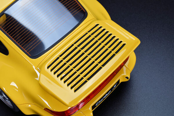 GT Spirit Porsche 911 964 Turbo S gelb 1994 1:8 – Bild 13