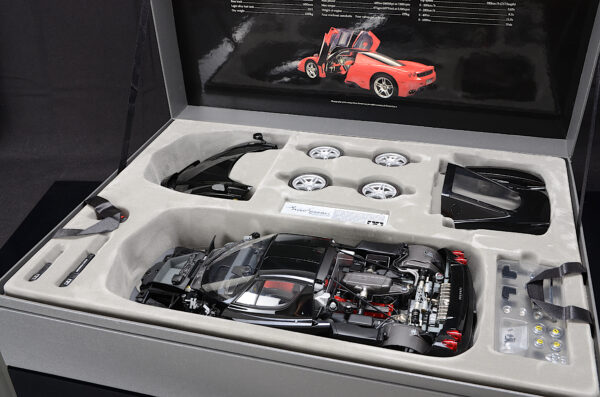 Tamiya Ferrari Enzo schwarz 1:12