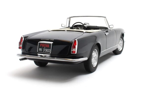 Cult Scale Alfa Romeo 2600 blau – Bild 8