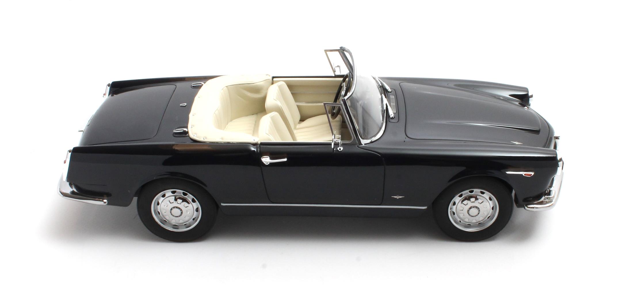 Cult Scale Alfa Romeo 2600 blau - 1/18 – Bild 7