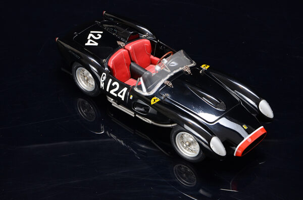CMC Ferrari 250 Testa Rossa Pontoon Fender, Chassis 0714, #DM124, 1958 (Kopie)