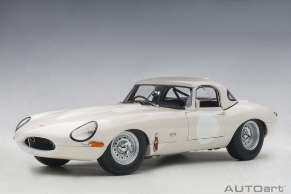 AUTOart Jaguar Lightweight E-Type white 1/18 – Bild 19