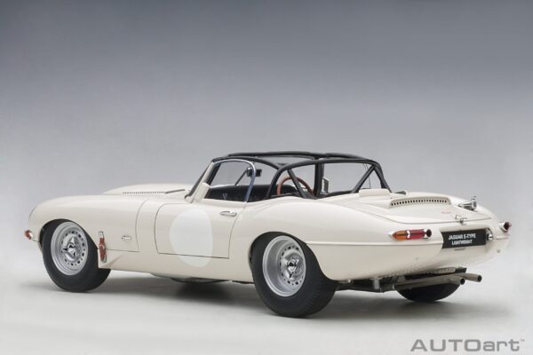 AUTOart Jaguar Lightweight E-Type white 1/18 – Bild 18