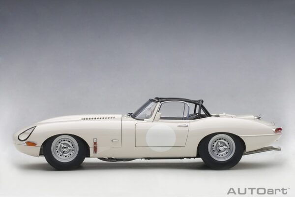 AUTOart Jaguar Lightweight E-Type white 1/18 – Bild 16