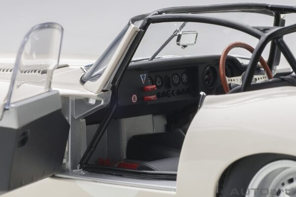 AUTOart Jaguar Lightweight E-Type white 1/18 – Bild 10