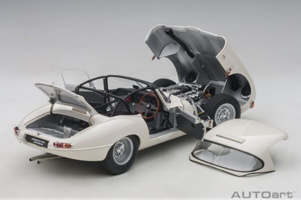 AUTOart Jaguar Lightweight E-Type white 1/18 – Bild 6