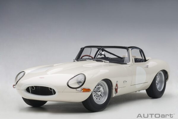 AUTOart Jaguar Lightweight E-Type white 1/18 – Bild 5