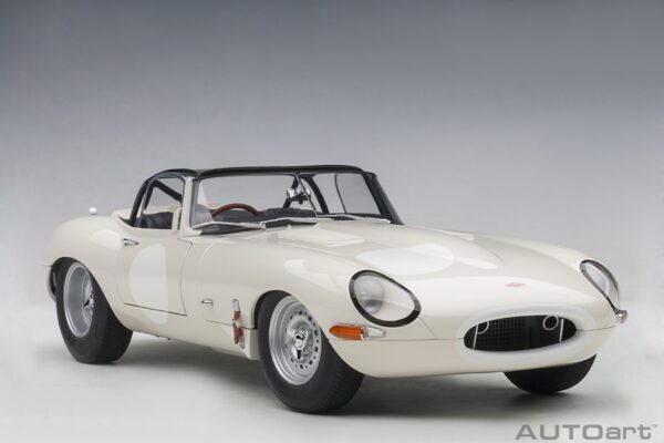 AUTOart Jaguar Lightweight E-Type white 1/18 – Bild 4