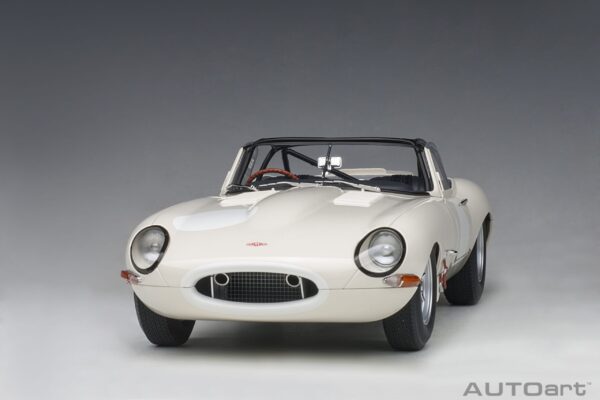 AUTOart Jaguar Lightweight E-Type white 1/18 – Bild 3
