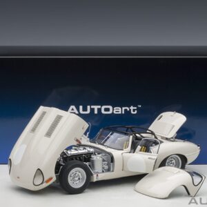 AUTOart Jaguar Lightweight E-Type white 1/18