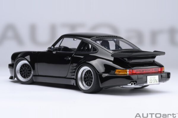 AUTOart Porsche 911 (930) Turbo Wangan Midnight “Blackbird” – Bild 3