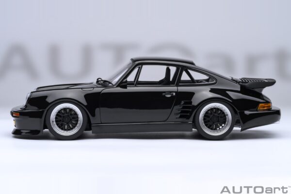 AUTOart Porsche 911 (930) Turbo Wangan Midnight “Blackbird” – Bild 4