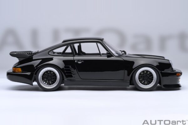 AUTOart Porsche 911 (930) Turbo Wangan Midnight “Blackbird” – Bild 5