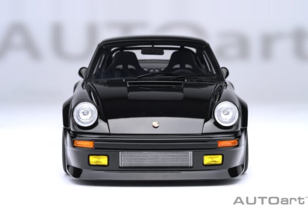 AUTOart Porsche 911 (930) Turbo Wangan Midnight “Blackbird” – Bild 6