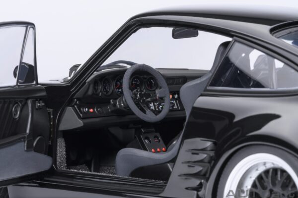 AUTOart Porsche 911 (930) Turbo Wangan Midnight “Blackbird” – Bild 10