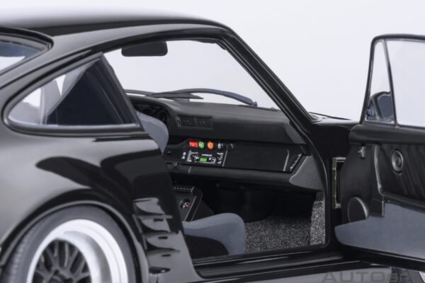 AUTOart Porsche 911 (930) Turbo Wangan Midnight “Blackbird” – Bild 11