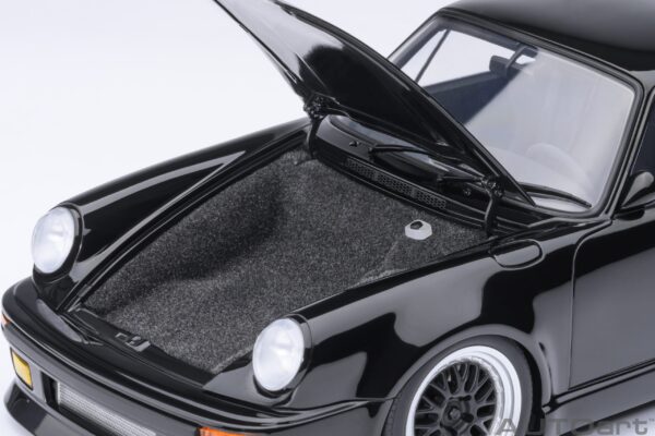 AUTOart Porsche 911 (930) Turbo Wangan Midnight “Blackbird” – Bild 13