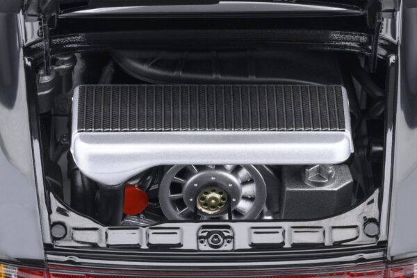 AUTOart Porsche 911 (930) Turbo Wangan Midnight “Blackbird” – Bild 12