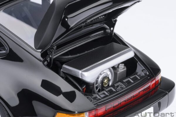 AUTOart Porsche 911 (930) Turbo Wangan Midnight “Blackbird” – Bild 14