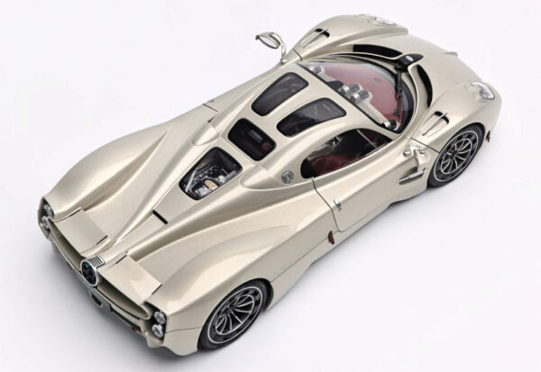 LCD Models Pagani Utopia Champagne Gold – Bild 4
