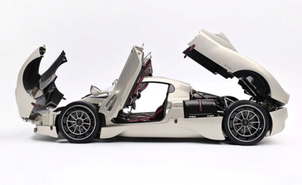 LCD Model Pagani Utopia