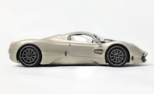 LCD Models Pagani Utopia Champagne Gold – Bild 5
