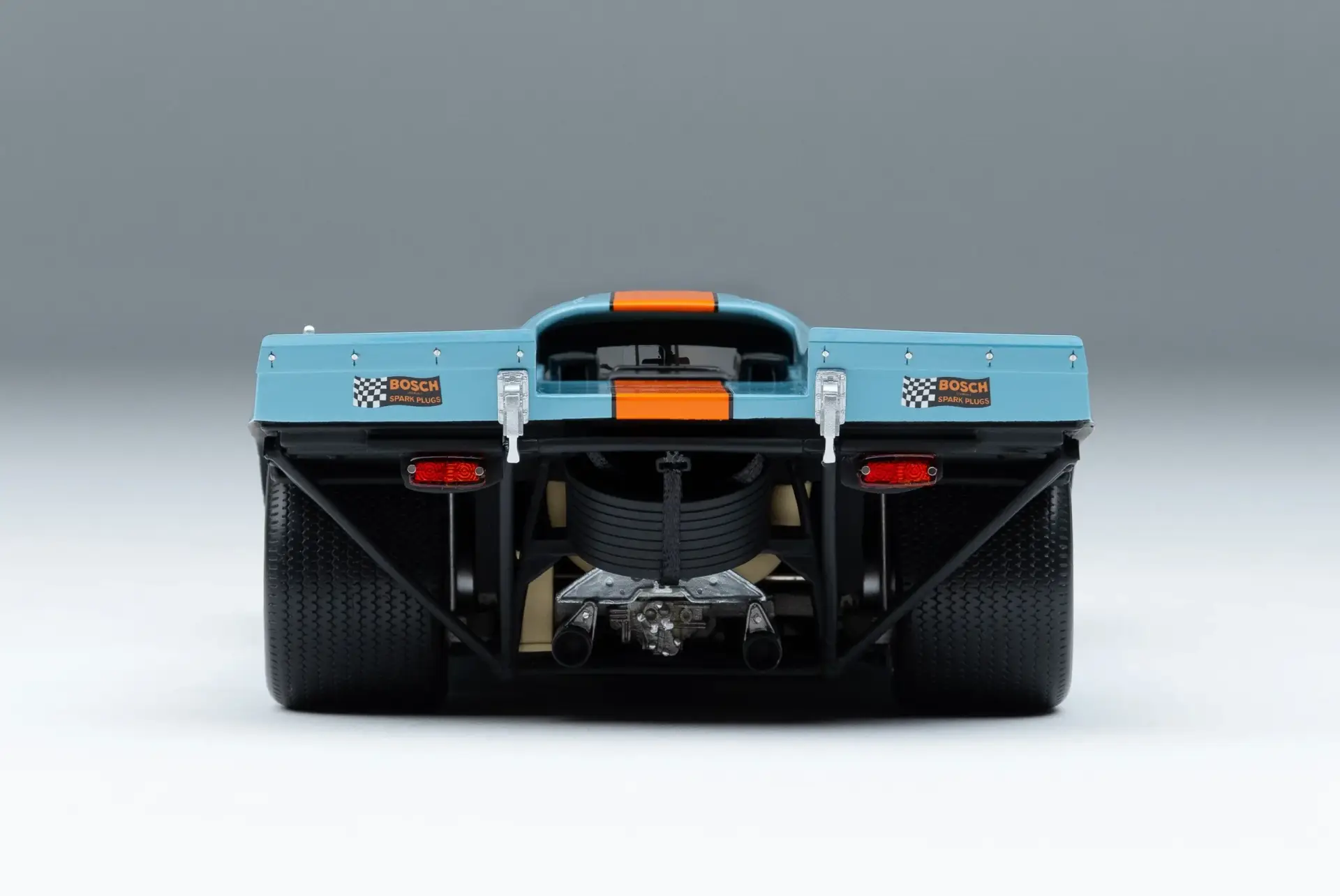 Amalgam Porsche 917K - Sieger von 1970 Daytona - Gulf-Lackierung - Road & Track 1:18 – Bild 7
