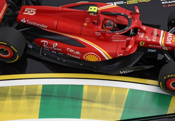 BBR Ferrari SF24 Australian GP 2024 - Sainz DIECAST MODEL AND HELMET – Bild 9