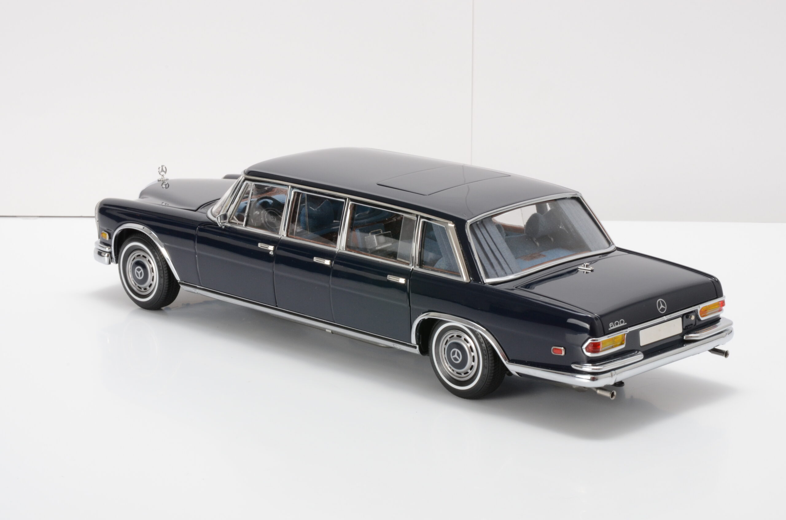 CMC Mercedes-Benz 600 Pullman “King of Rock ‘n’ Roll” – Bild 5