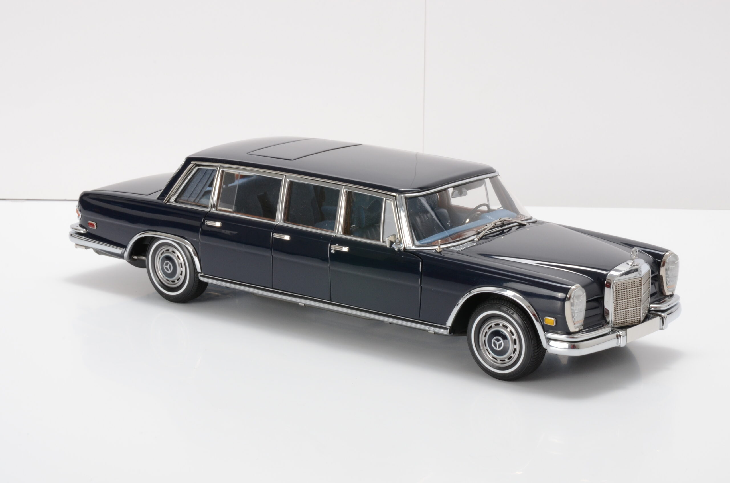 CMC Mercedes-Benz 600 Pullman “King of Rock ‘n’ Roll” – Bild 4