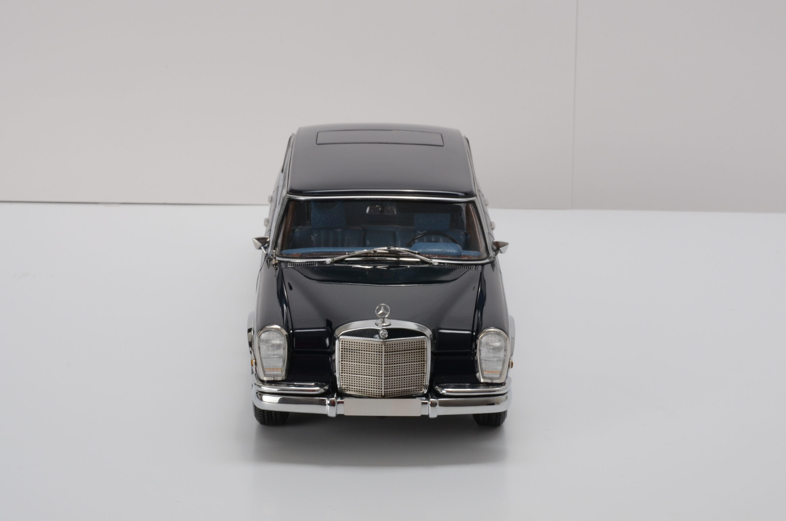 CMC Mercedes-Benz 600 Pullman “King of Rock ‘n’ Roll” – Bild 2