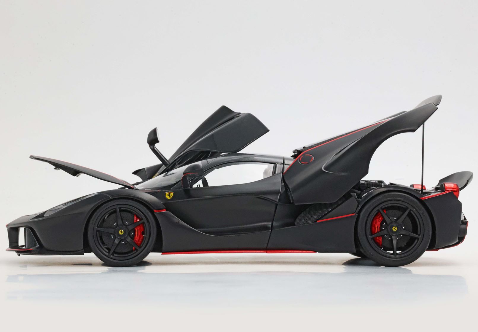 BBR Ferrari LaFerrari Matt black with red stripes – Bild 10