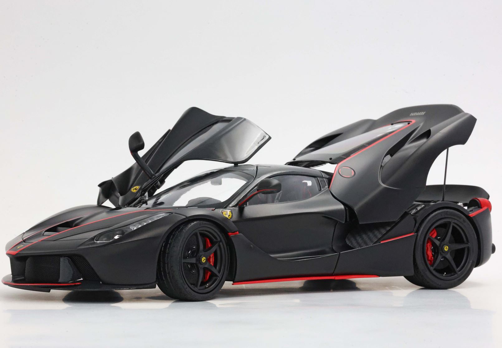 BBR Ferrari LaFerrari Matt black with red stripes – Bild 9