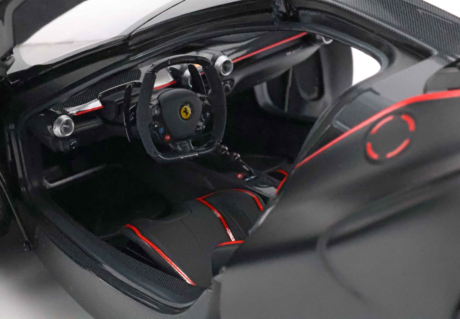 BBR Ferrari LaFerrari Matt black with red stripes – Bild 7