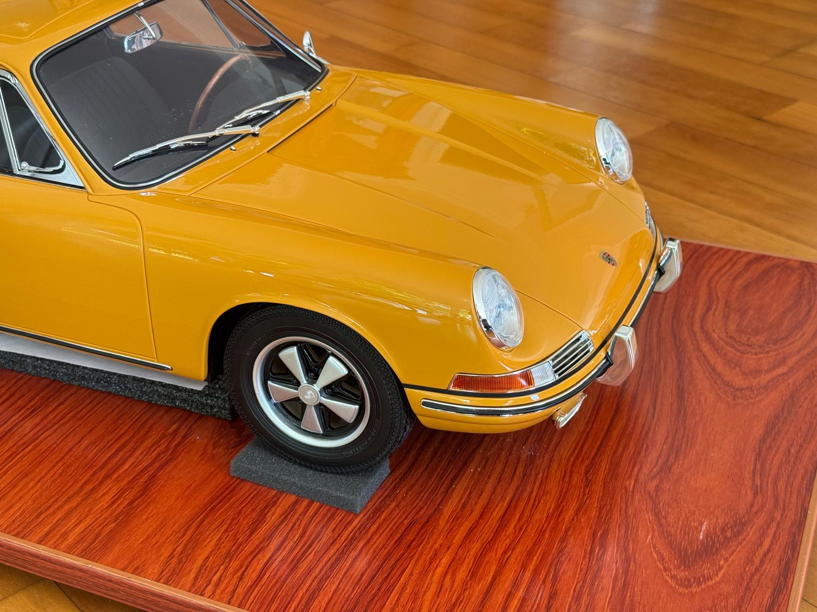 modelcars24 Porsche 911 bahama gelb 64-'68 - 1/6 - 画像2