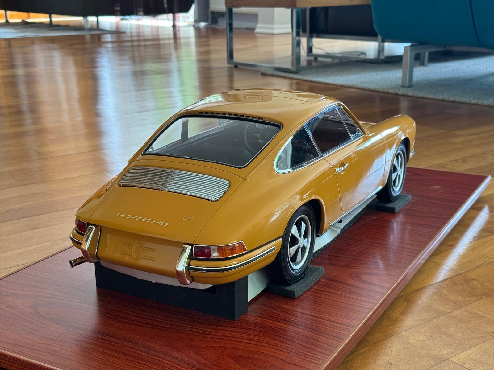 modelcars24 Porsche 911 bahama gelb 64-'68 - 1/6 - 画像3
