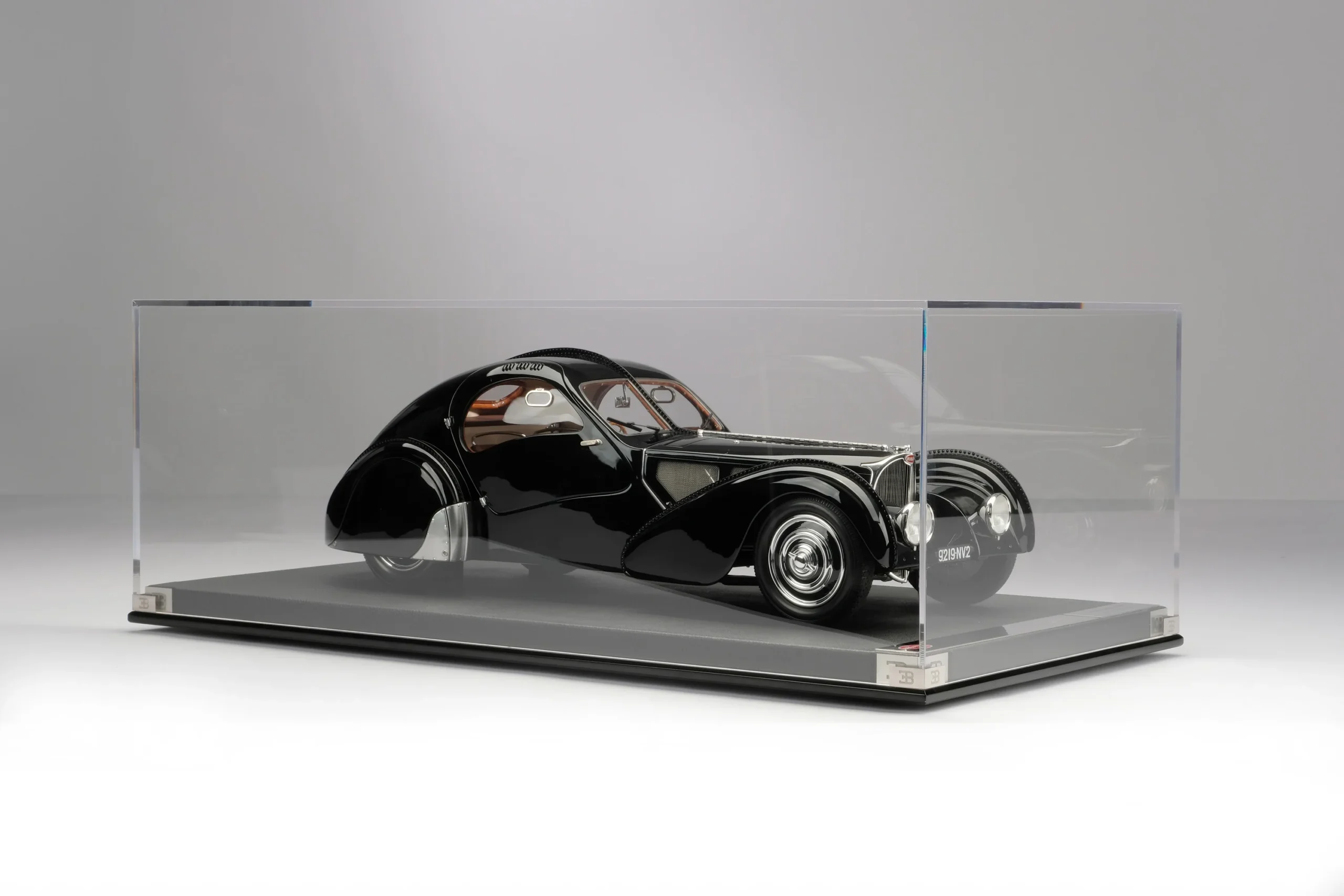 Amalgam BUGATTI Type 57SC Atlantic - "La Voiture Noire" (1936) | Limitierte Auflage 1:8 – Bild 14