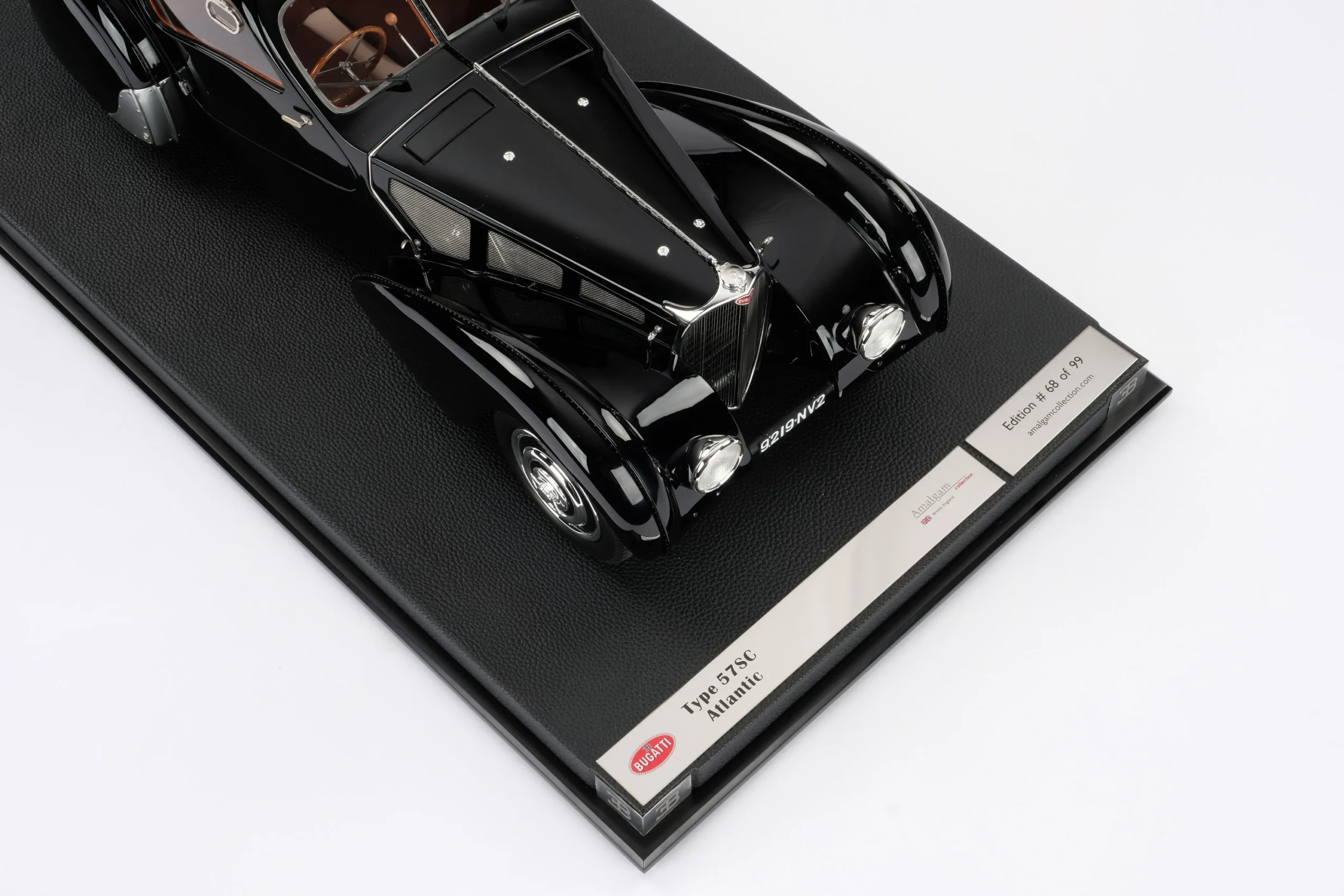 Amalgam BUGATTI Type 57SC Atlantic - "La Voiture Noire" (1936) | Limitierte Auflage 1:8 – Bild 13