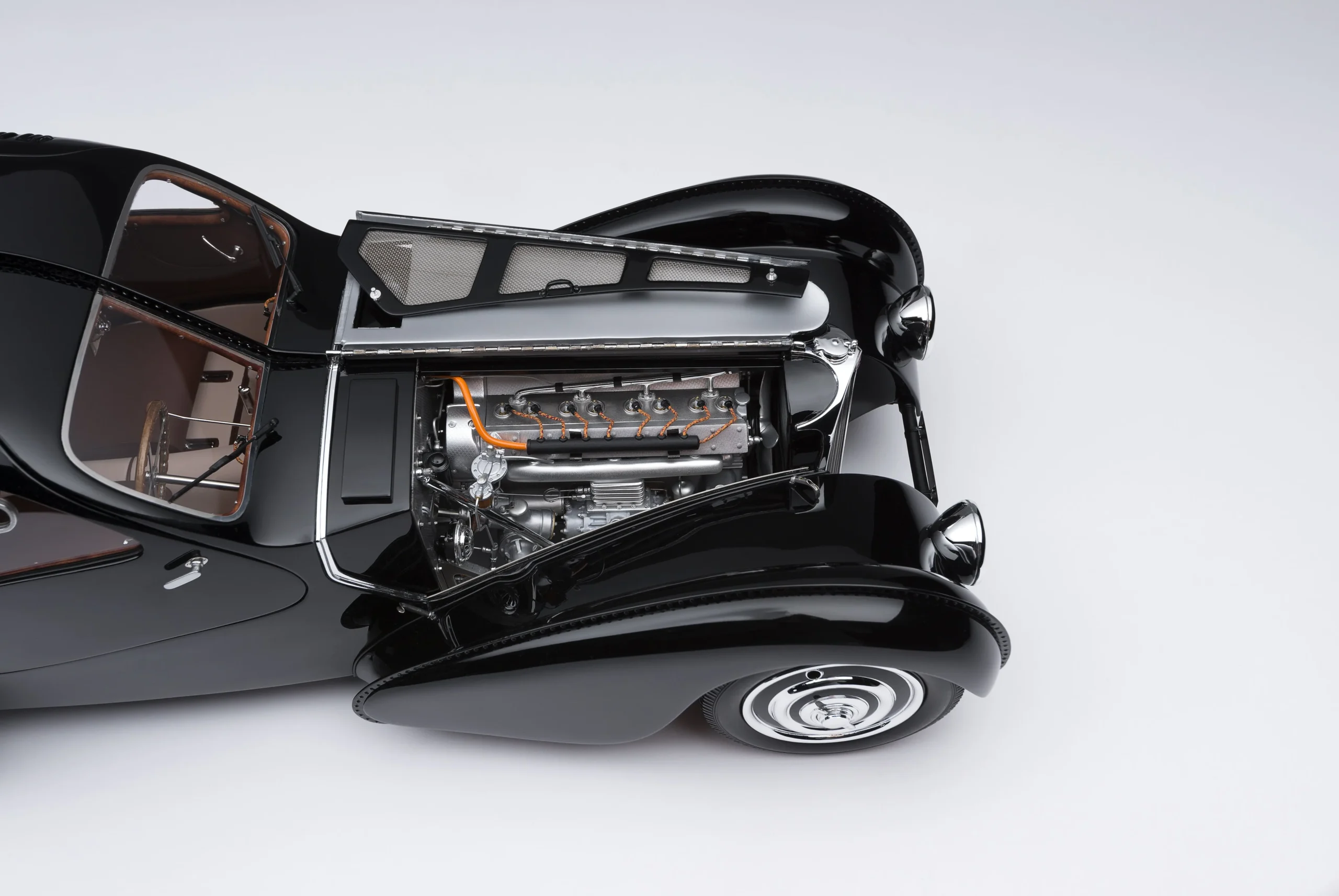 Amalgam BUGATTI Type 57SC Atlantic - "La Voiture Noire" (1936) | Limitierte Auflage 1:8 – Bild 12