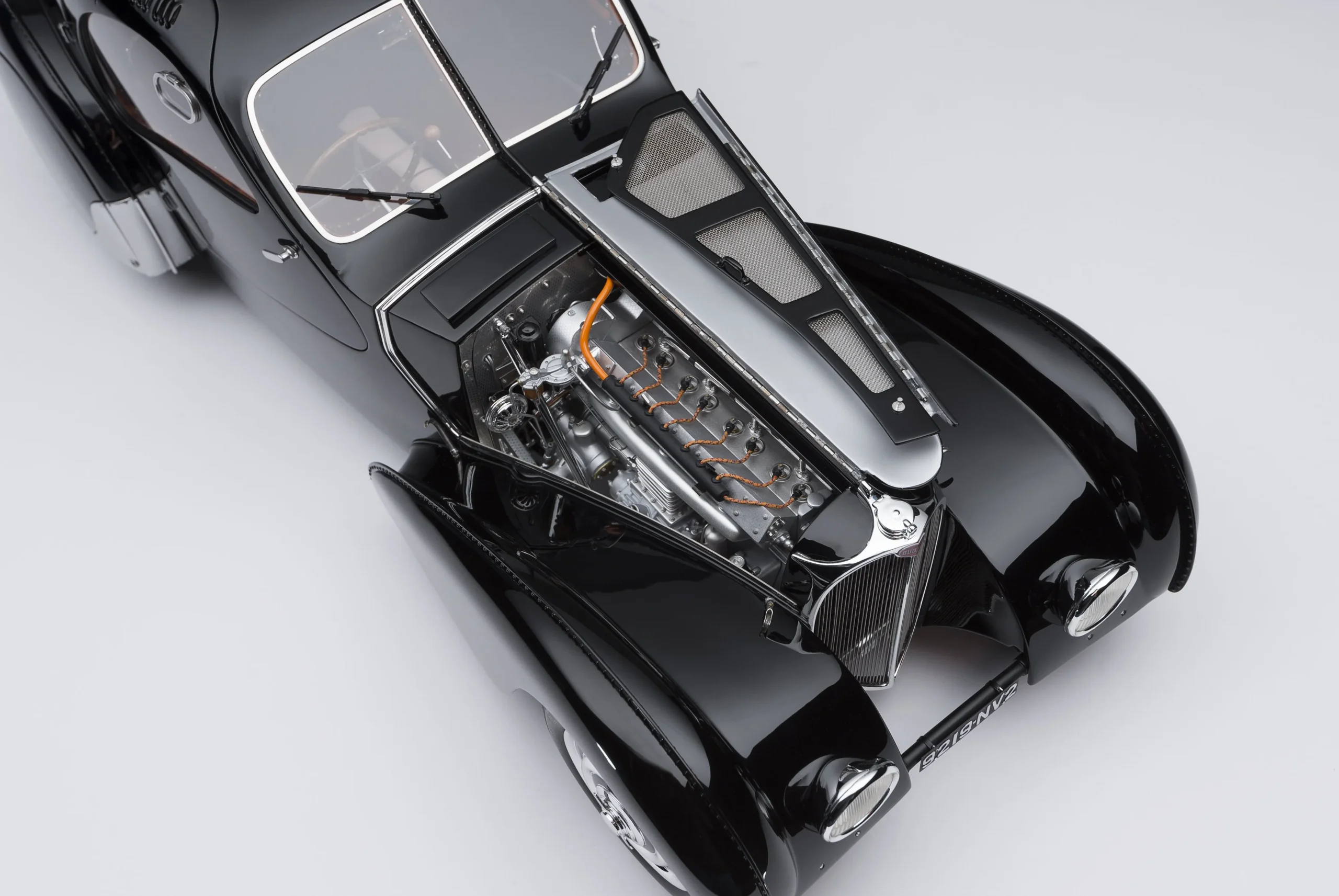 Amalgam BUGATTI Type 57SC Atlantic - "La Voiture Noire" (1936) | Limitierte Auflage 1:8 – Bild 11